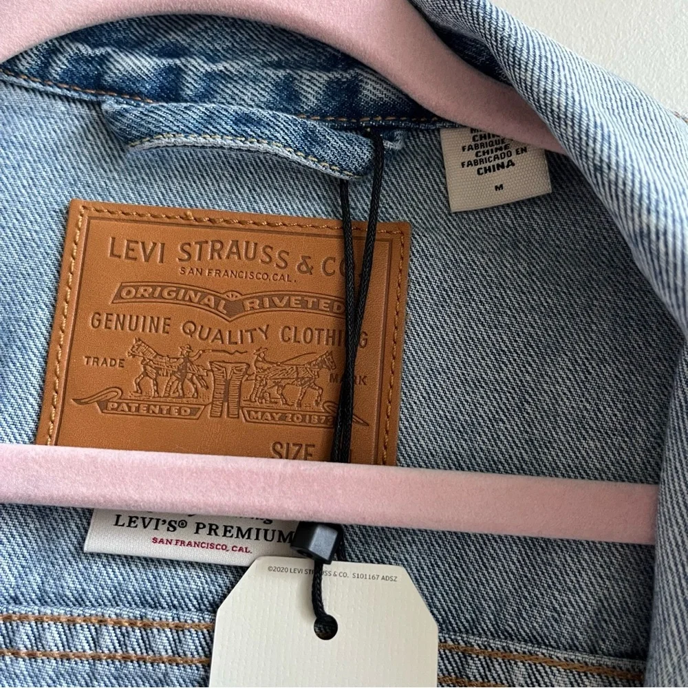 Levi’s | NWT Paint Splatter Denim Jean Jacket Medium Vintage Trucker Relaxed Fit